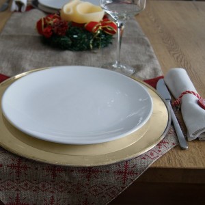Traditional Christmas Table Runner